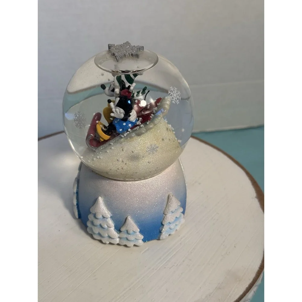 Sep13_7 Disney Mickey and Minnie Christmas Snowglobe‎ 2006 No Box